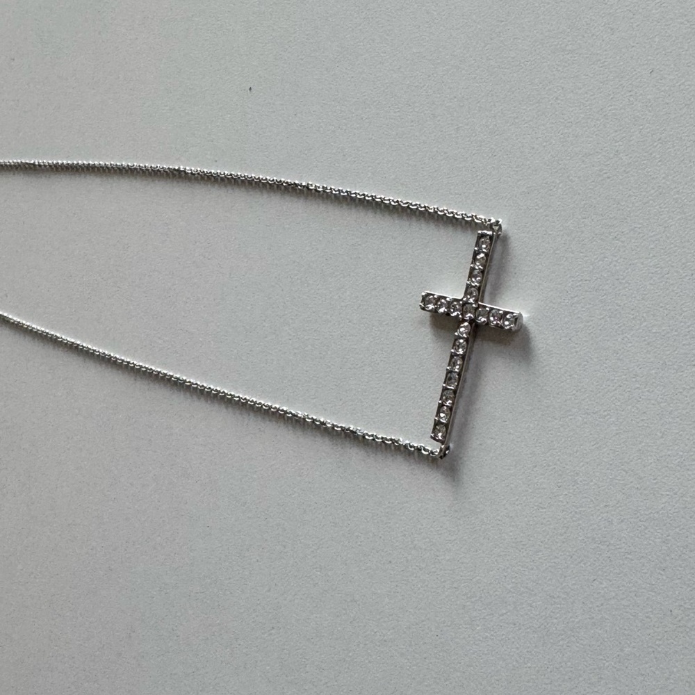 Elegant vintage sterling Silver Cross Necklace